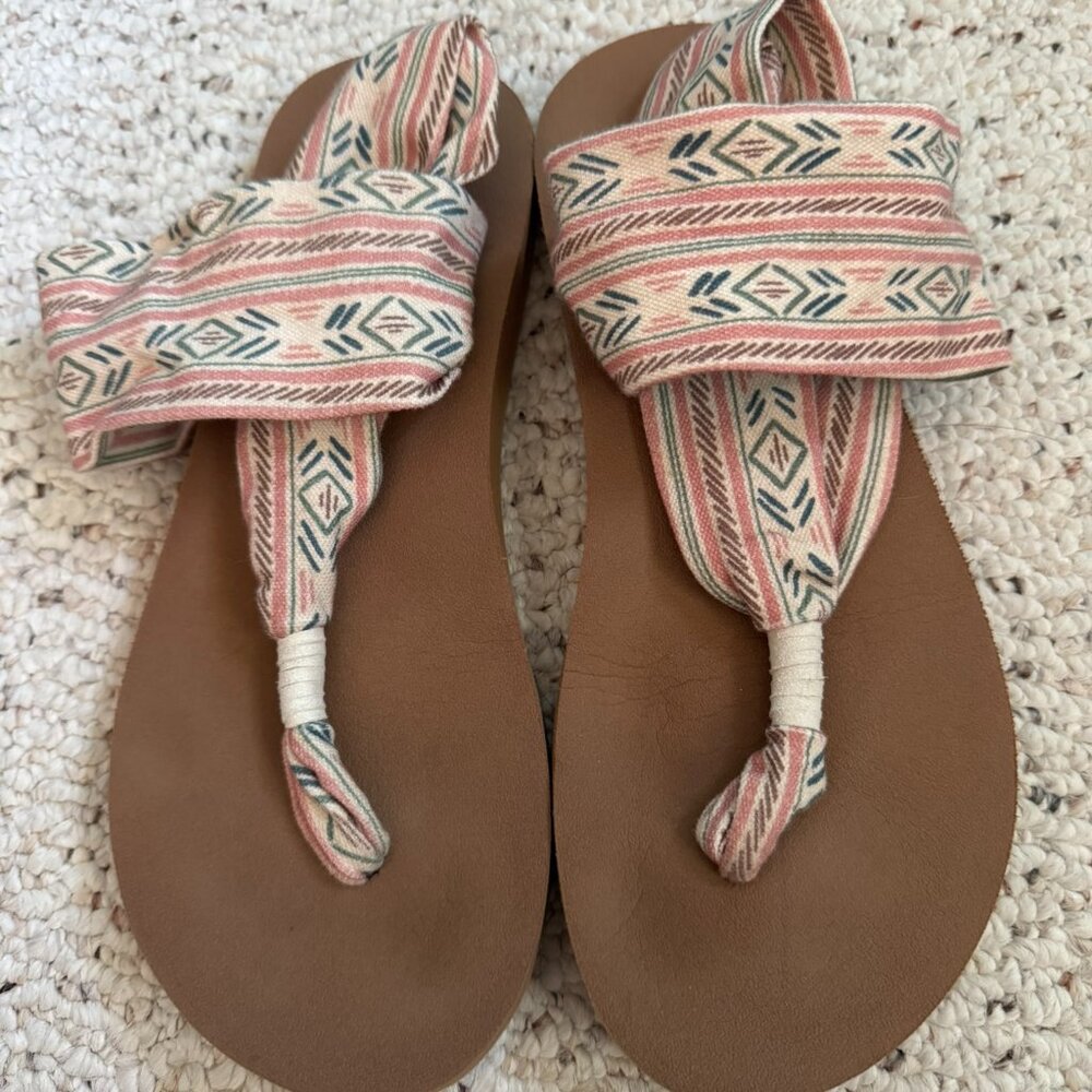 Sanuk yoga mat wrap sandals w/ geometric pattern, women's size 6